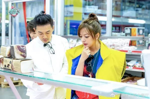 吸睛| 《中餐厅2》不止有美食，少女心配饰的神奇法则了解一下!