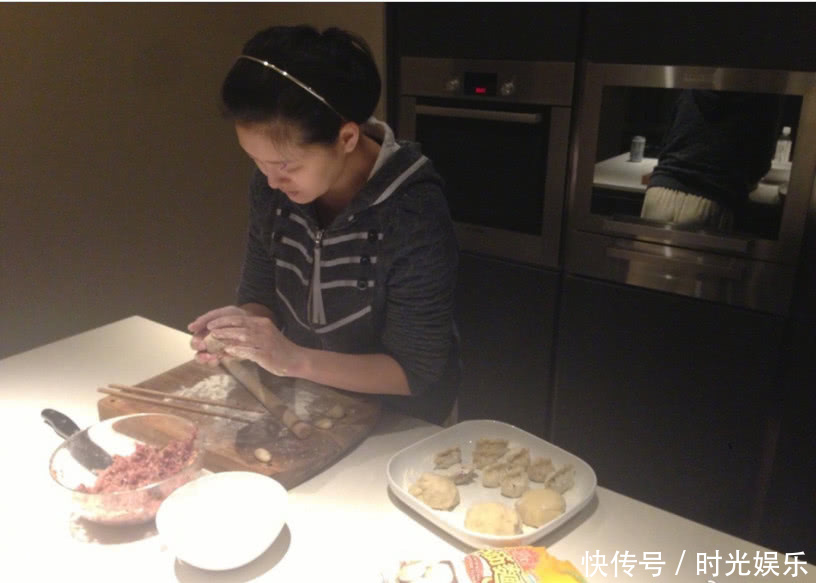 汪小菲又晒老婆大S及女儿生活照,想借大s名气