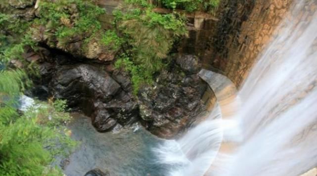 藏于安徽深山里的桃源地，被称皖南小九寨，人少景美堪比5A景区