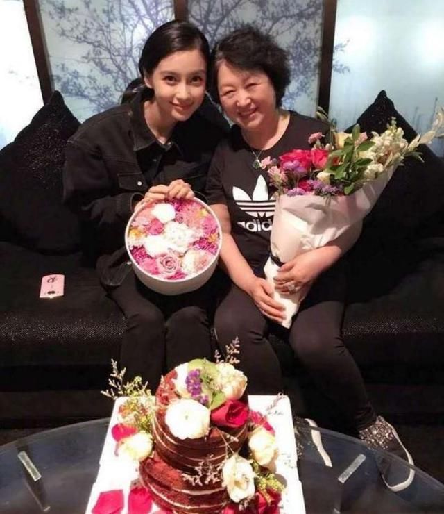 黄晓明出事后，杨颖也传来不好消息，网友：小海绵真可怜！