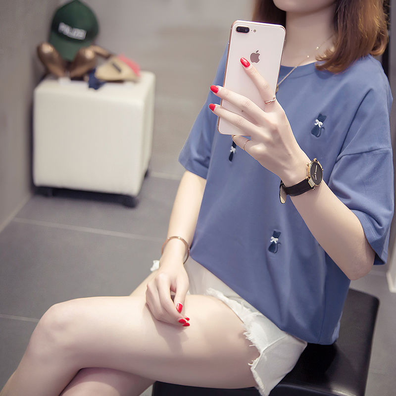 现在特流行这样穿:”裤子失踪“穿，宽松T恤+短裤，时尚时尚