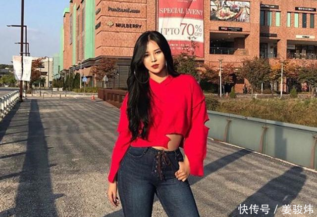 微胖的牛仔裤美女，傲人的身材，网友一个字美！