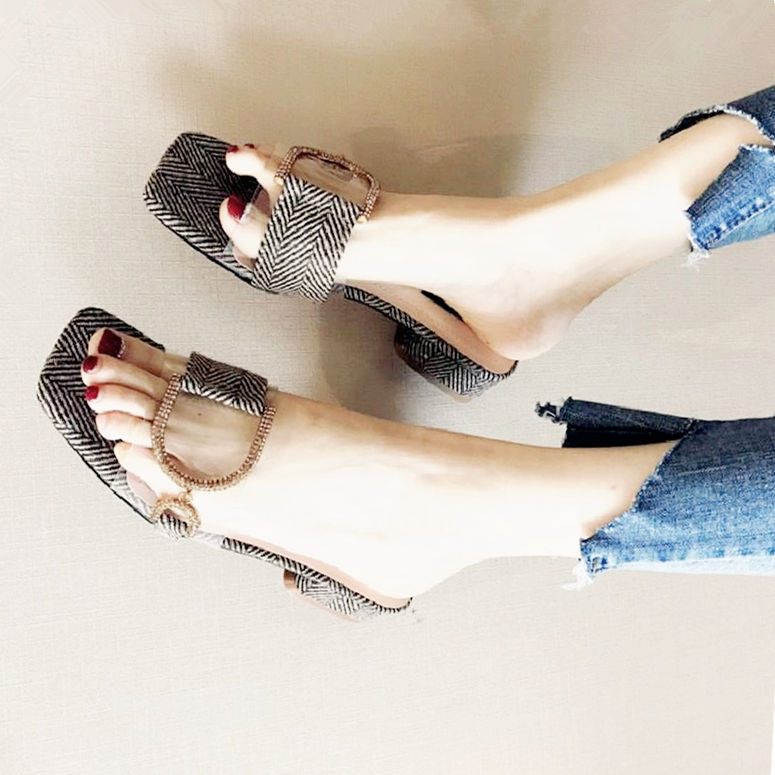 尖头设计的高跟鞋洋气又百搭，显高显瘦显气质