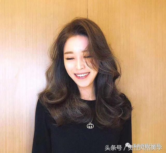 秋天发型这样烫最美，最优雅，最自然，时尚！