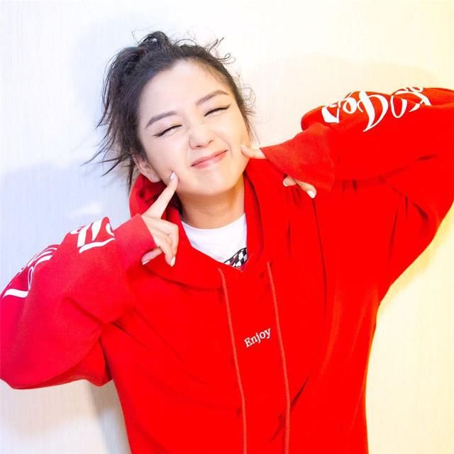 何洁首次回应出轨传闻，深夜曝料与赫子铭离婚内幕信息量巨大