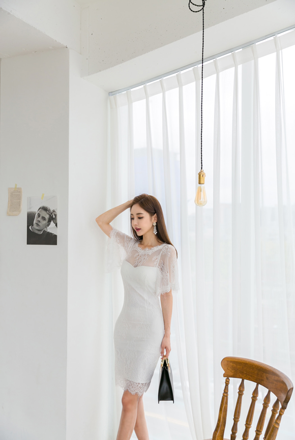 女神孙允珠，花语络纹绸缎玉透古典晚礼裙