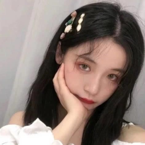  『脸上』女生有“高鼻梁”才会好看？脸上若有这“3特征”，塌鼻梁照样惊艳！