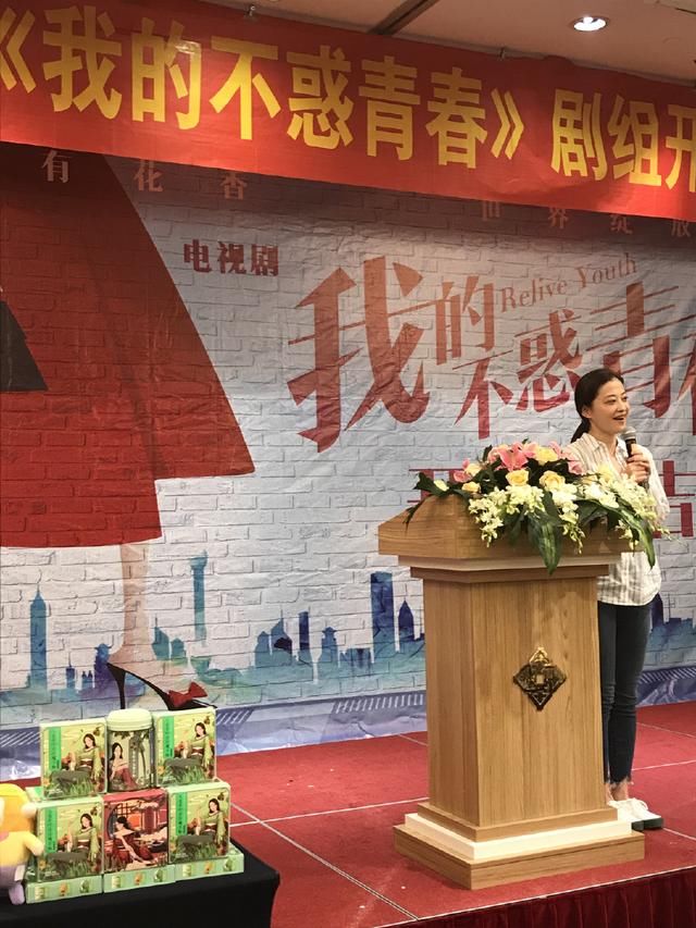 当43岁梅婷撞衫22岁林允，网友：原来年龄在气质面前不值一提！