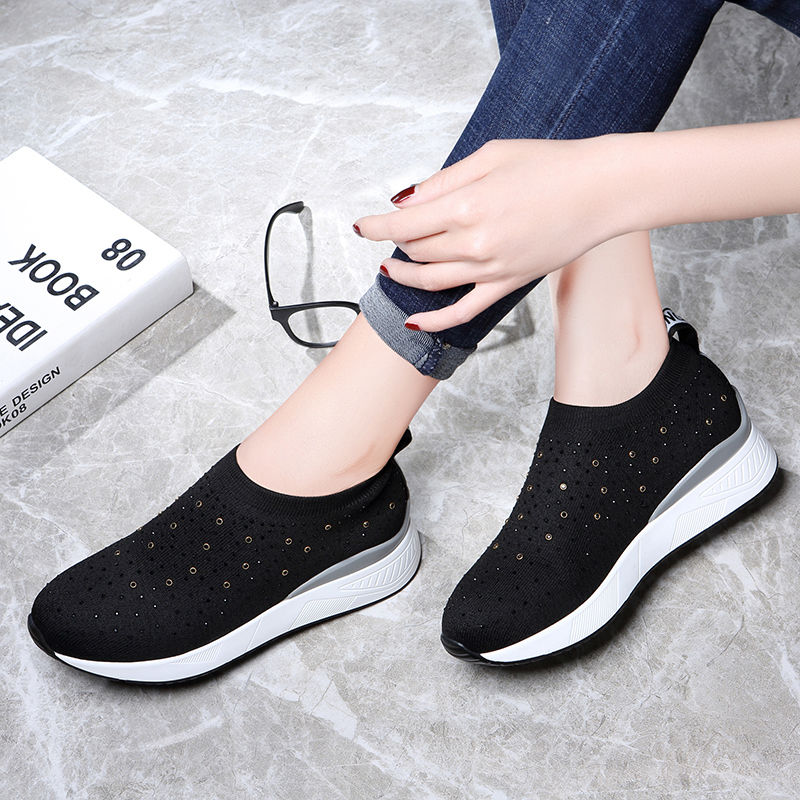 矮个子媳妇从不穿累脚的高跟鞋，只穿这种鞋子，一样洋气有女人味