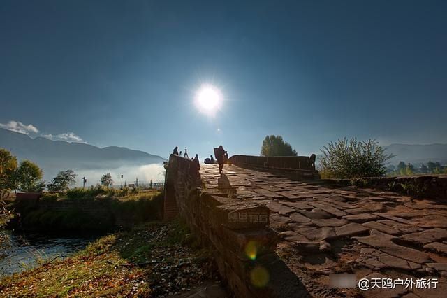 大理的这座古镇,被誉为30年前的丽江,名气不小,但路远人少