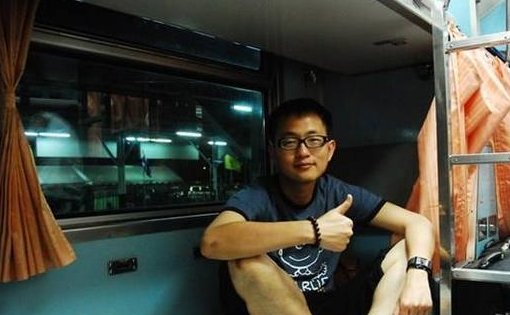 为何火车半夜路过一些地方时，乘务员会强制拉上窗帘？看完涨知识