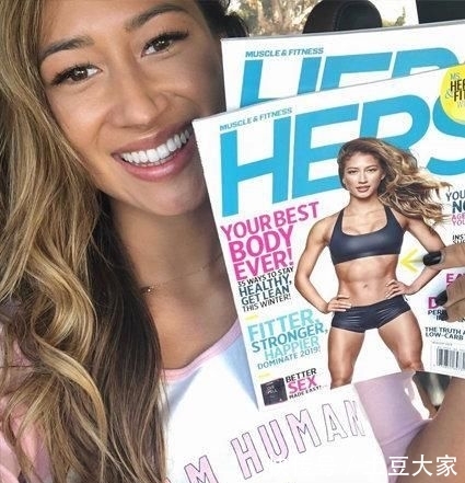 『 女网』体重150斤还能做到如此身材纤细,欧美健身女网红