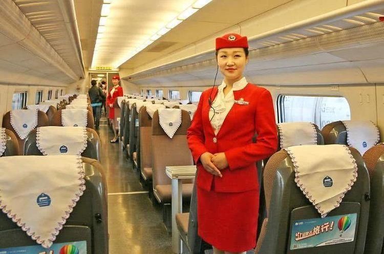 为什么动车小姐姐穿丝袜配高跟鞋?原来很多人都理解错了!