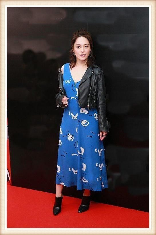 阿娇真能凹!穿皮衣非要露出半个肩膀，网友:她未婚夫心真大!