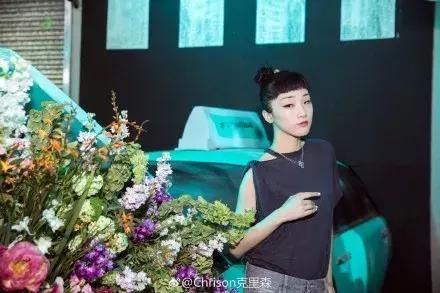 有人惊艳、有人油光满面，这两场时尚活动，精修未修对比明显！