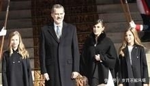  莱昂诺尔：西班牙王后一家四口美如画！两位小公主美如双胞胎，王后斗篷太酷