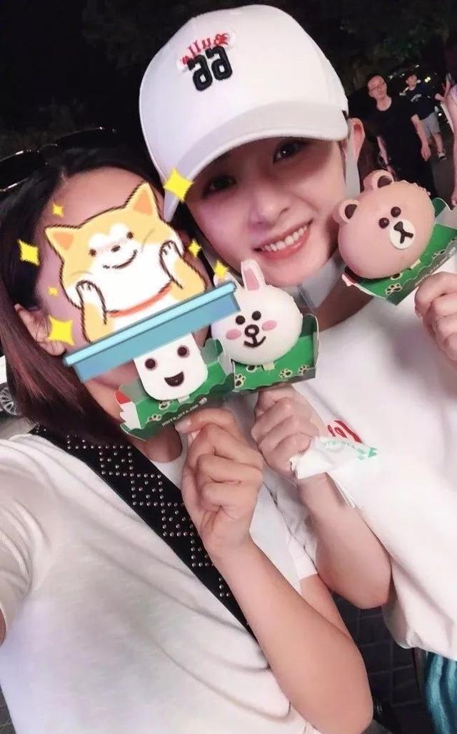 赵丽颖因狂吃甜食被曝怀孕，连续出席活动破传闻