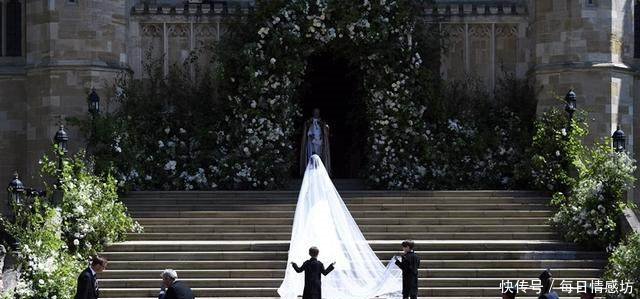 哈里大婚，凯特四穿旧衣低调登场，夏洛特公主吐舌抢镜