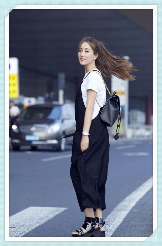 马苏不得了！一件雪纺裙嫩回18岁，旁边小鲜肉都笑得合不拢嘴了！