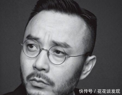 包间@接地气!汪涵与好友就餐不坐包间,边吃饭还脱鞋光脚