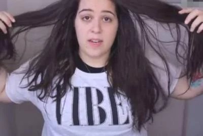 女子用可乐洗头一年，头发变成这样，她自己都表示难以置信