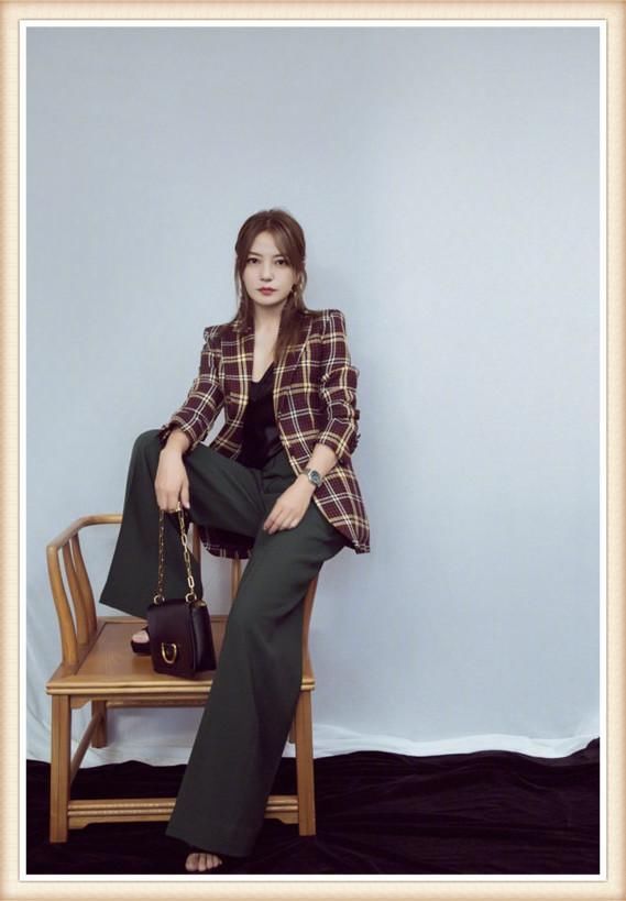 赵薇气质太强了！身穿红配绿竟然一点也不土气，网友：不服不行！