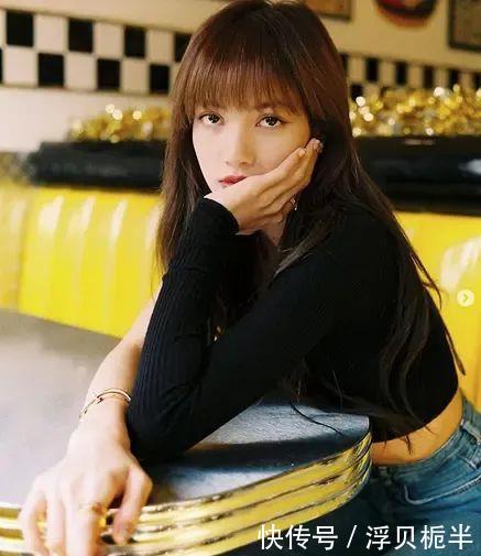  『过时』西装搭配过时了，现在流行“上短下长”穿法，Lisa、刘雯都上头了
