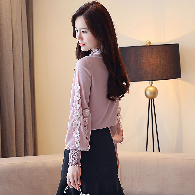 太美了!比真丝还时髦的秋衫，44岁表姐买5件，看得我一愣一愣