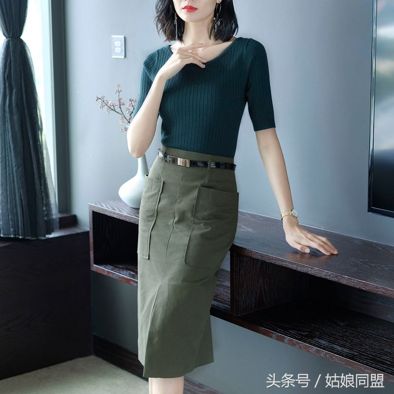 70、80后秋天不知道怎么穿?学学下面穿包裙套装，气质时髦显美嫩