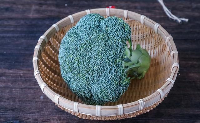 #切成小朵#清水洗西兰花,还不如不洗,学会3个小技巧,虫卵脏物自动溜出来