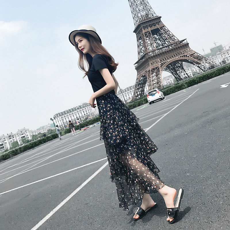 35岁老婆穿包臀裙+高跟鞋，显白鲜嫩像22岁少女，魅力挡不住