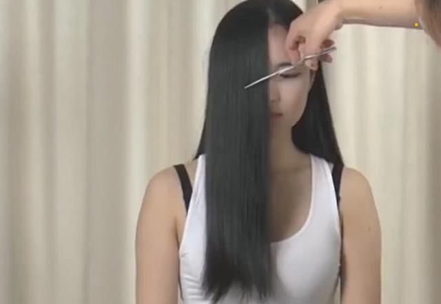 抖音女神直播长发剪成短发，瞬间涨粉千万，网友：西瓜皮发型难看