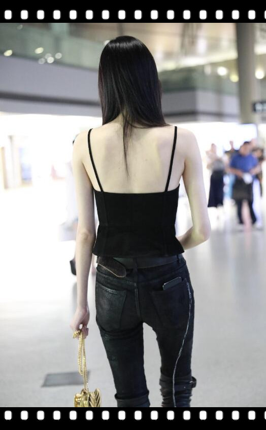 脸高级身材也高级 29岁的奚梦瑶两块抹布完全不能遮住好身材