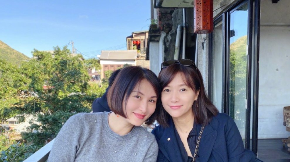  『次徐静蕾穿』简单不简约的搭配,温婉端庄,散发你的优雅气质