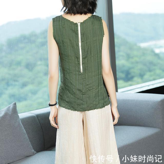  【女性】身为职场女性，在衣品上穿法要带点灵动性，比如穿套装就很精神