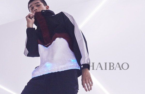 硅基生物2018秋冬系列lookbook:“月之暗面”