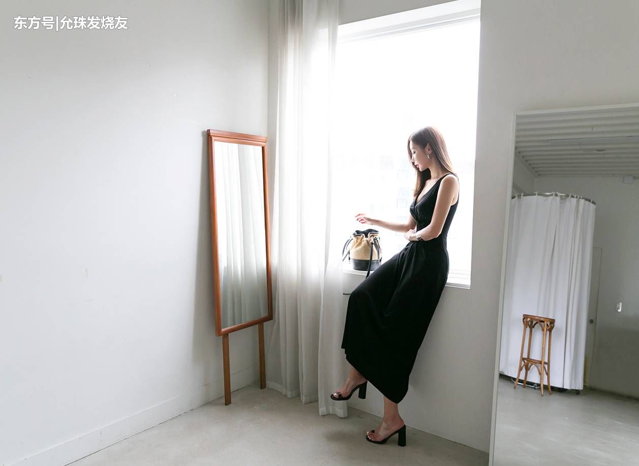 孙允珠纳米乌黑绸缎波西米亚裙