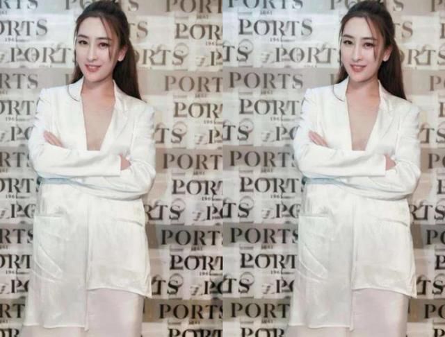 马苏心真大，整身造型就扣着一颗扣子，到场嘉宾全都看慌神了