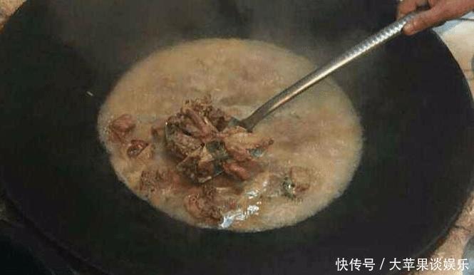  母鸡■三只能顶过一斤人参，越老越值钱，在农村出高价都不卖