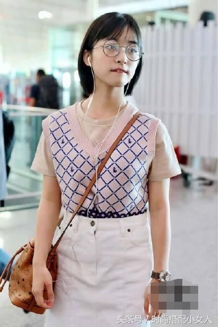 沈月不过穿了双高跟鞋，短粗腿就立即消失了，终于相信她有1米6！