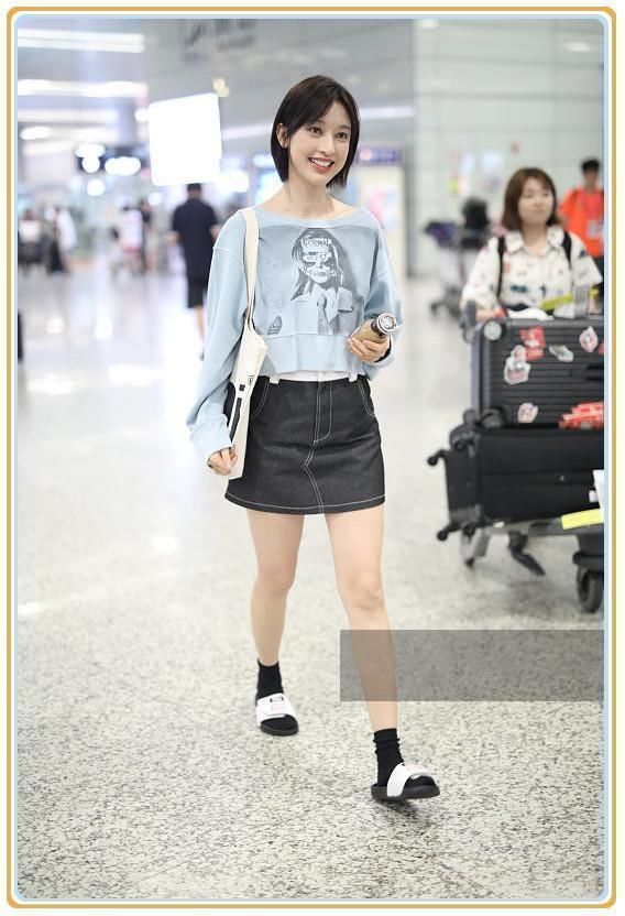 张俪的时尚看不懂!穿凉拖鞋却配羊毛袜，网友:我穿就是一奇葩