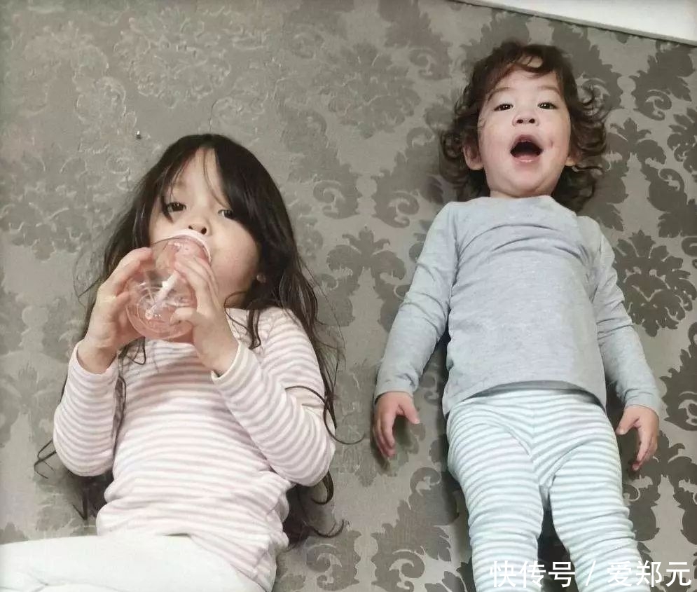 孩子是父母背后的