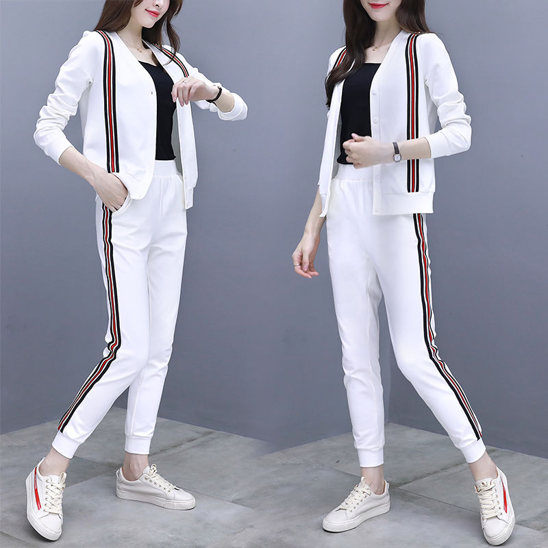 竟想不到!今年居然主流“金丝绒套装”，妈妈中秋穿回家人人夸