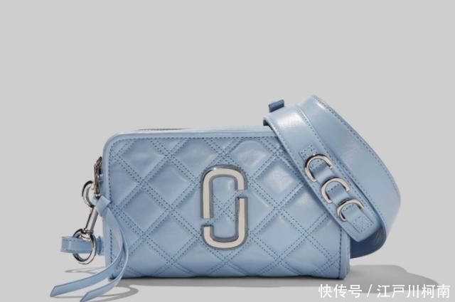  蓝色：Marc Jacobs 2020年春夏款除了相机包，这些＂蓝＂用在包上也很美