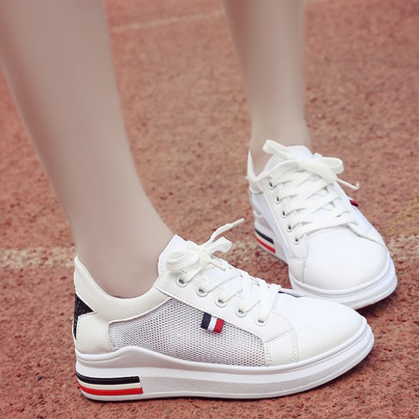 今年的“秋鞋”别穿错了，潮女都在穿这样的原宿风，百搭还时髦