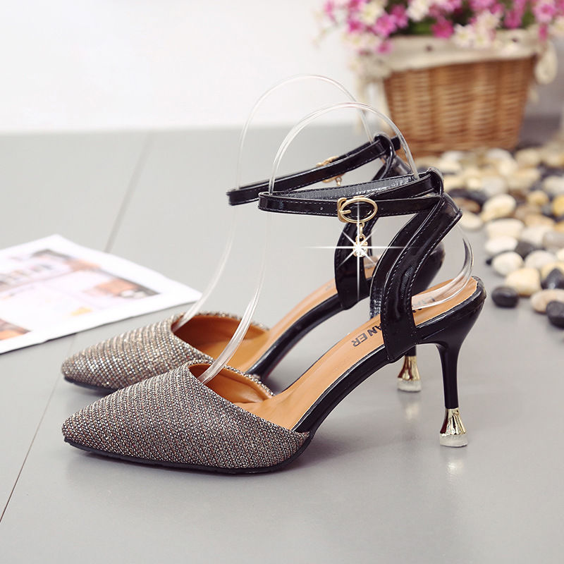 没找到合适的女鞋配裙子,瞧瞧这些跟裙子百搭的凉鞋,时髦又洋气