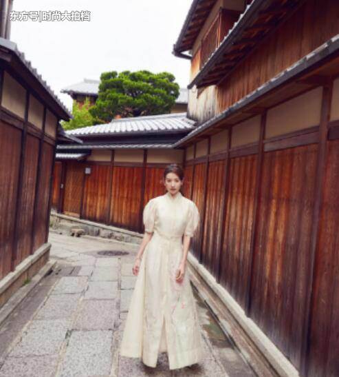 38岁董洁名不虚传！白纱短裙长腿晃眼，网友：果然是民国冷清秋