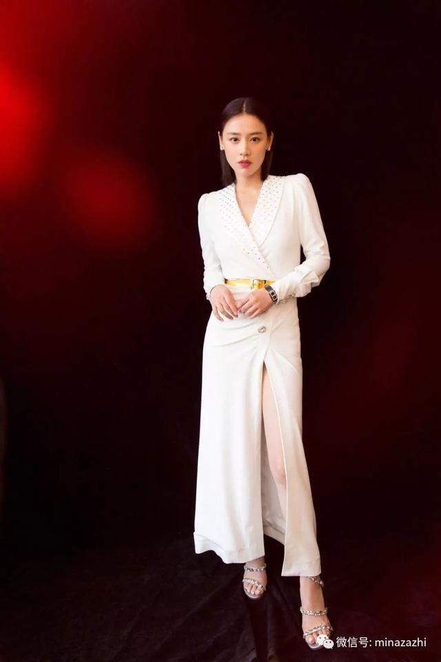 比一字绑带鞋更流行的凉鞋款式原来都在这里……