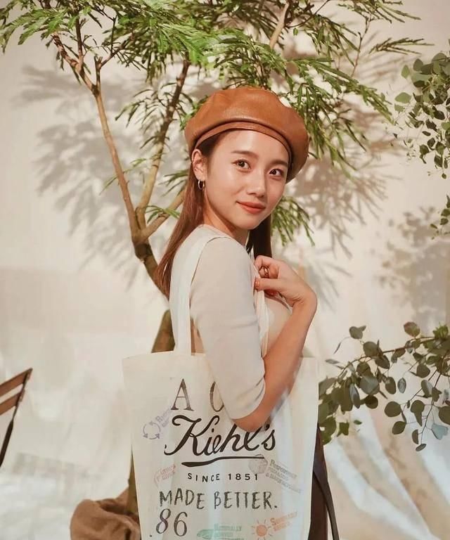  女生■黑黄皮的小个子女生相貌一般却很时尚潮流！穿衣搭配显瘦气场，填满现代感！