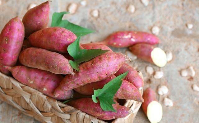  「女人」女人不想变“黄脸婆”？多吃5物，延缓衰老，凸显女人味